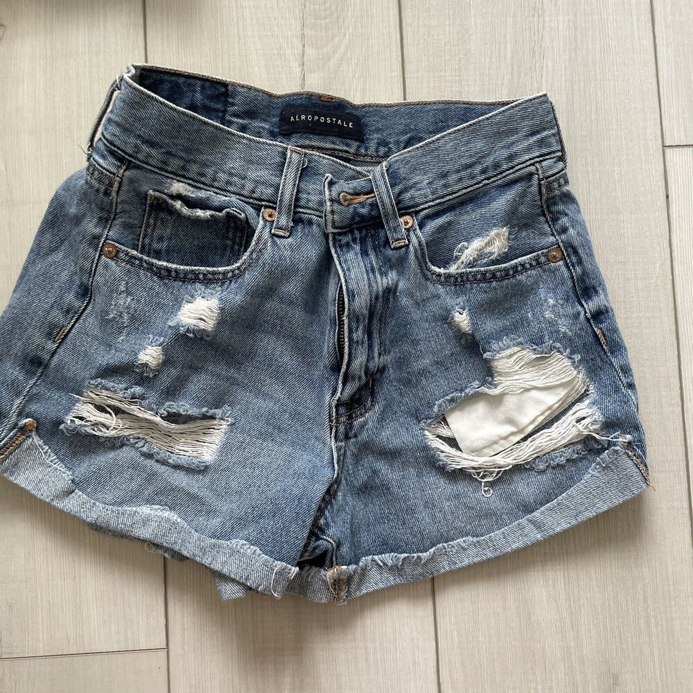 Aeropostale Juniors Mom Shorts Distressed Denim size 0 Light Wash Destroyed